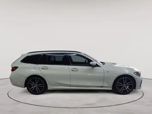 BMW 3 Series view 3