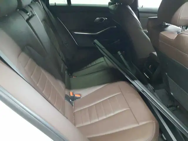 BMW 3 Series view 14