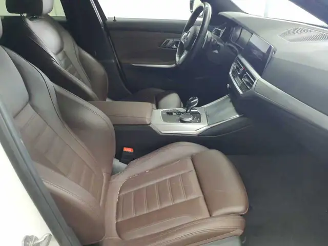 BMW 3 Series view 8