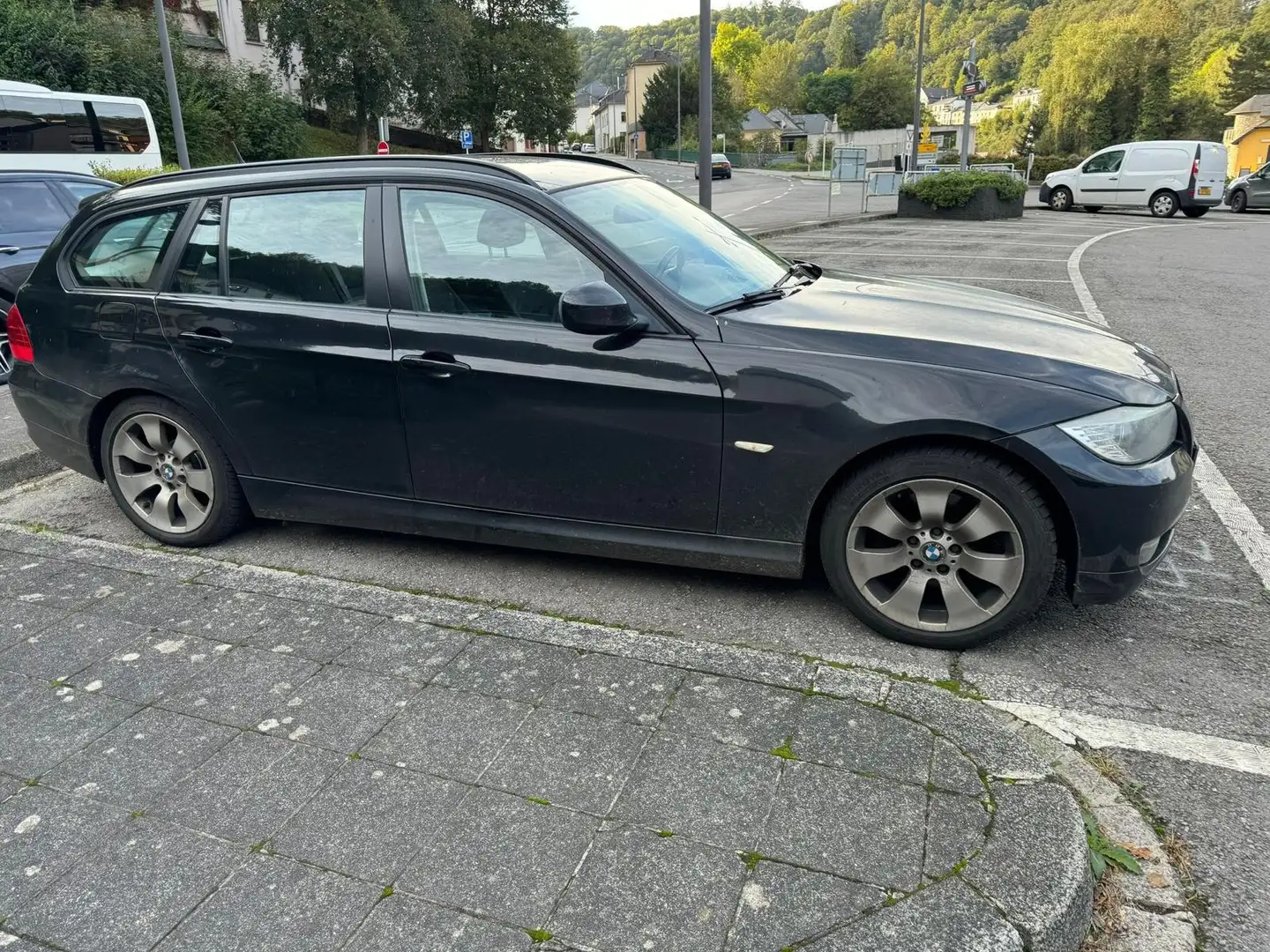 BMW 320 320d DPF Touring Aut. - 2
