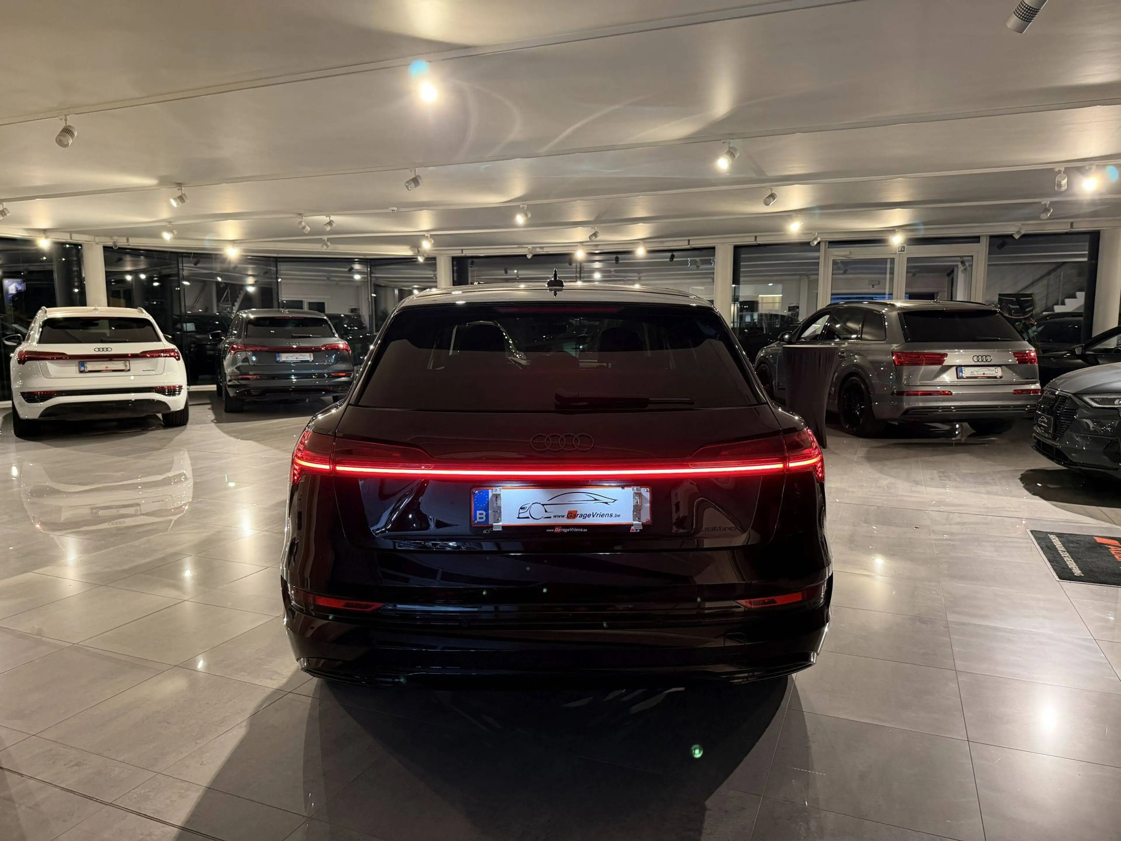 Audi Q8 e-tron 55 QUATTRO 408PK * BLACK PACK * LED * CAMERA * S-LINE * 22" * TREKHAAK * LEDER * ACC * LUCHTVERING * — photo 2
