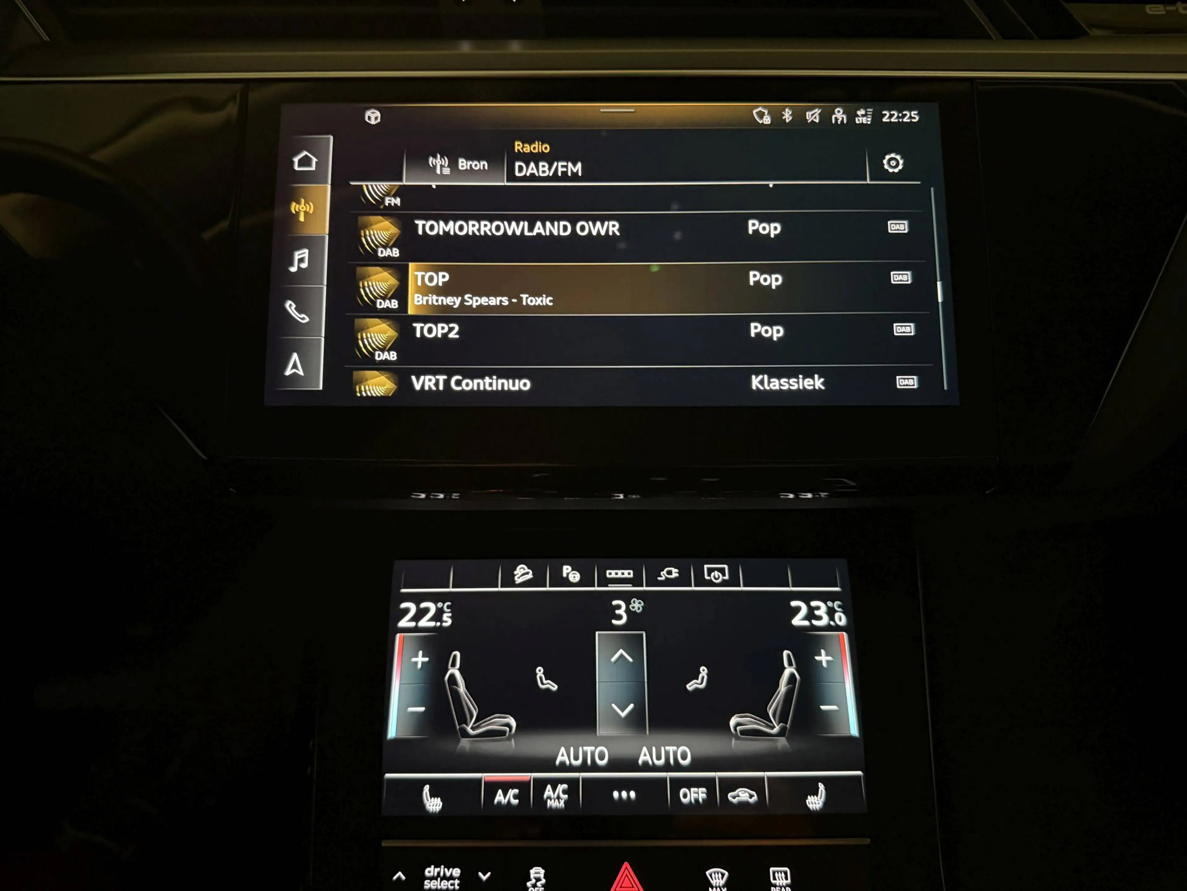 Audi Q8 e-tron 55 QUATTRO 408PK * BLACK PACK * LED * CAMERA * S-LINE * 22" * TREKHAAK * LEDER * ACC * LUCHTVERING * — photo 8