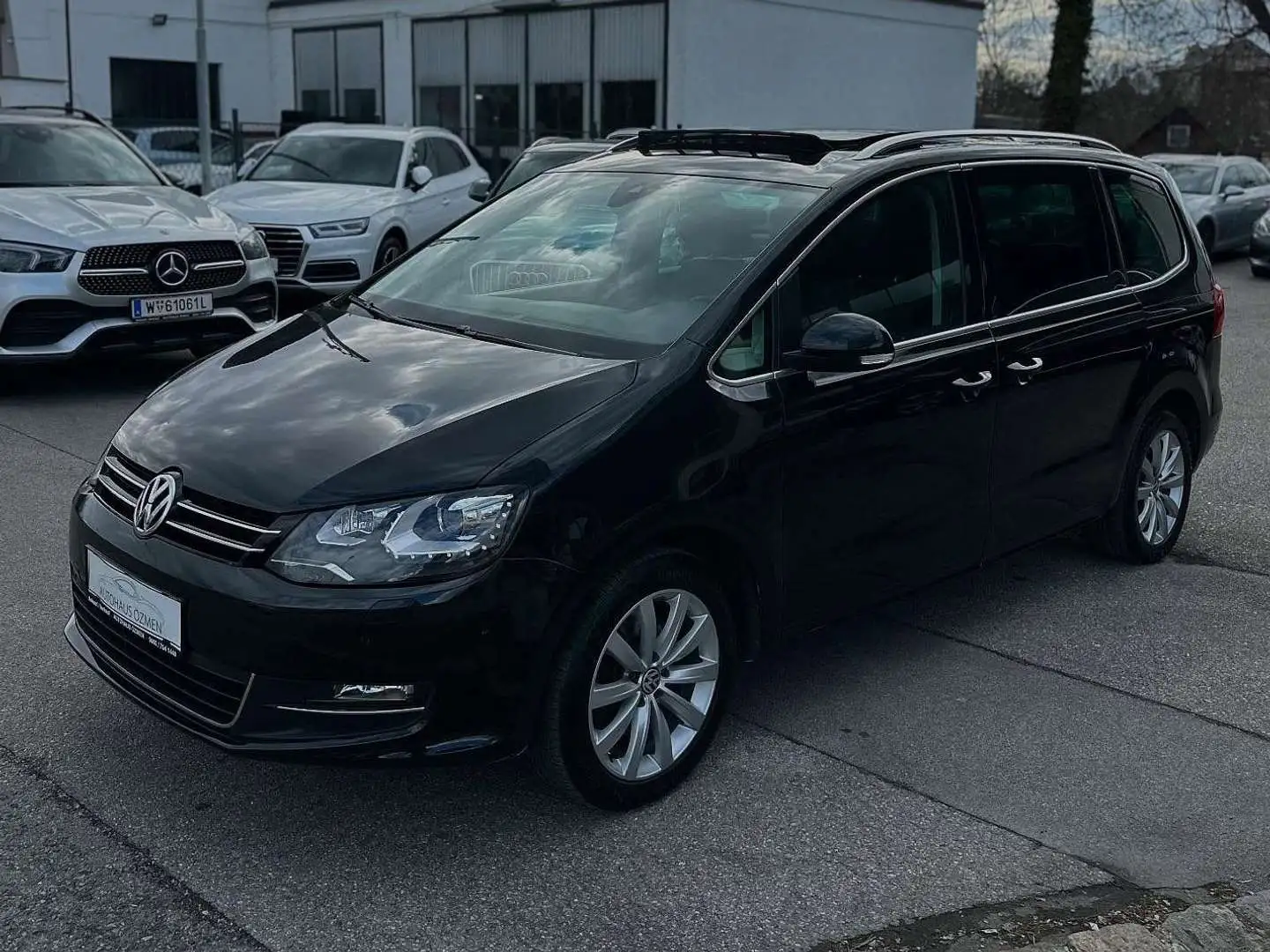 Volkswagen Sharan Highline 2,0 TDI 7-Sitzer Zwart - 1