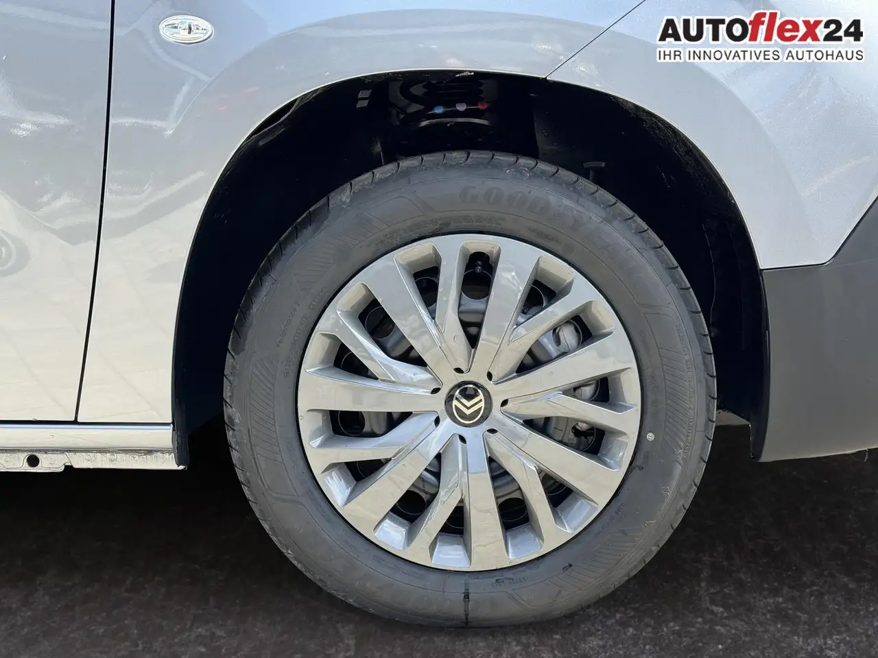 Citroen Berlingo XL Plus 1,5 130 MAX EAT8 Klima Rückfahrkamera E..., миниатюра 9