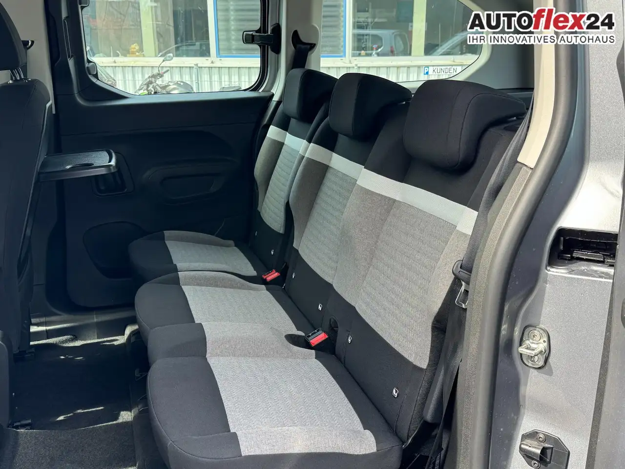 Citroen Berlingo XL Plus 1,5 130 MAX EAT8 Klima Rückfahrkamera E..., миниатюра 27