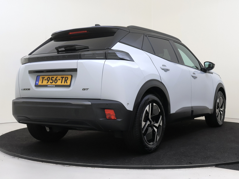 Peugeot e-2008 EV GT 54 kWh — photo 11