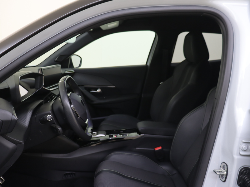 Peugeot e-2008 EV GT 54 kWh — photo 10