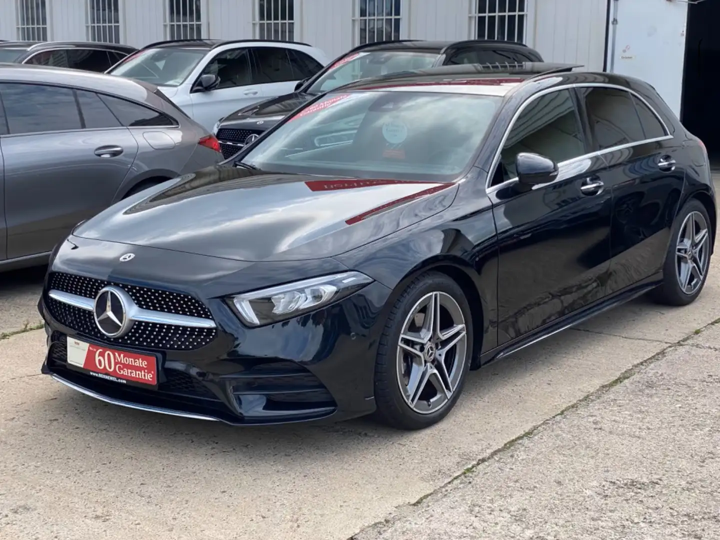 Mercedes-Benz A 200 A200d AMG Panorama_Ambiente_KeylessEntry_Parkassis Noir - 1