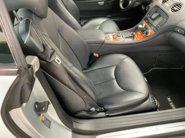 Mercedes-Benz SL view 3