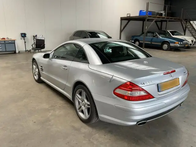 Mercedes-Benz SL view 2