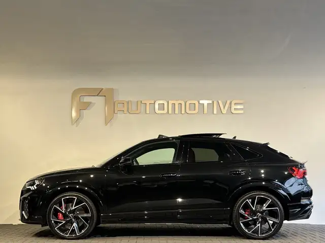 Audi RS Q3 view 9