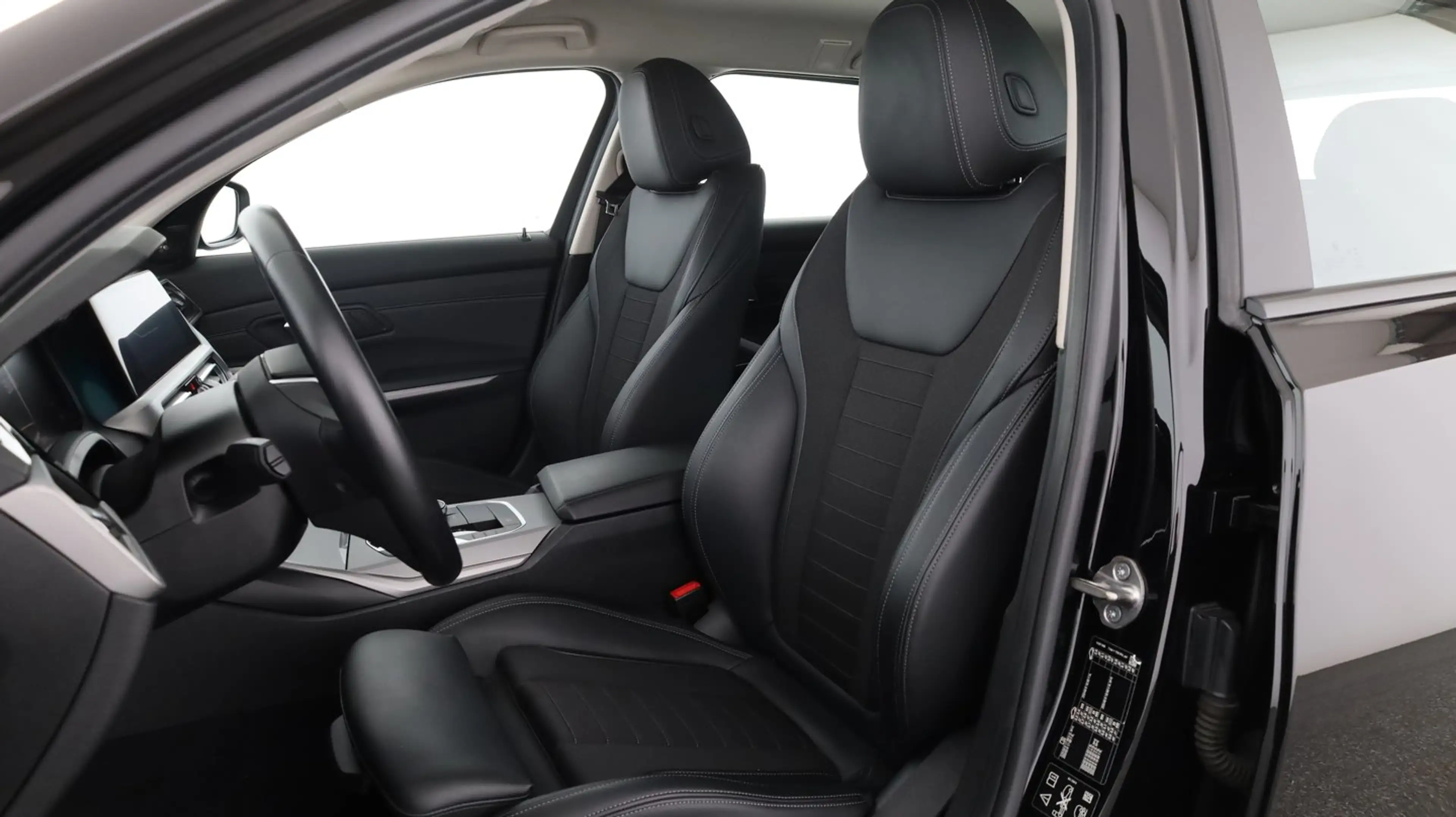 BMW 320 BMW 3 Touring 320 d xDrive Advantage — photo 9