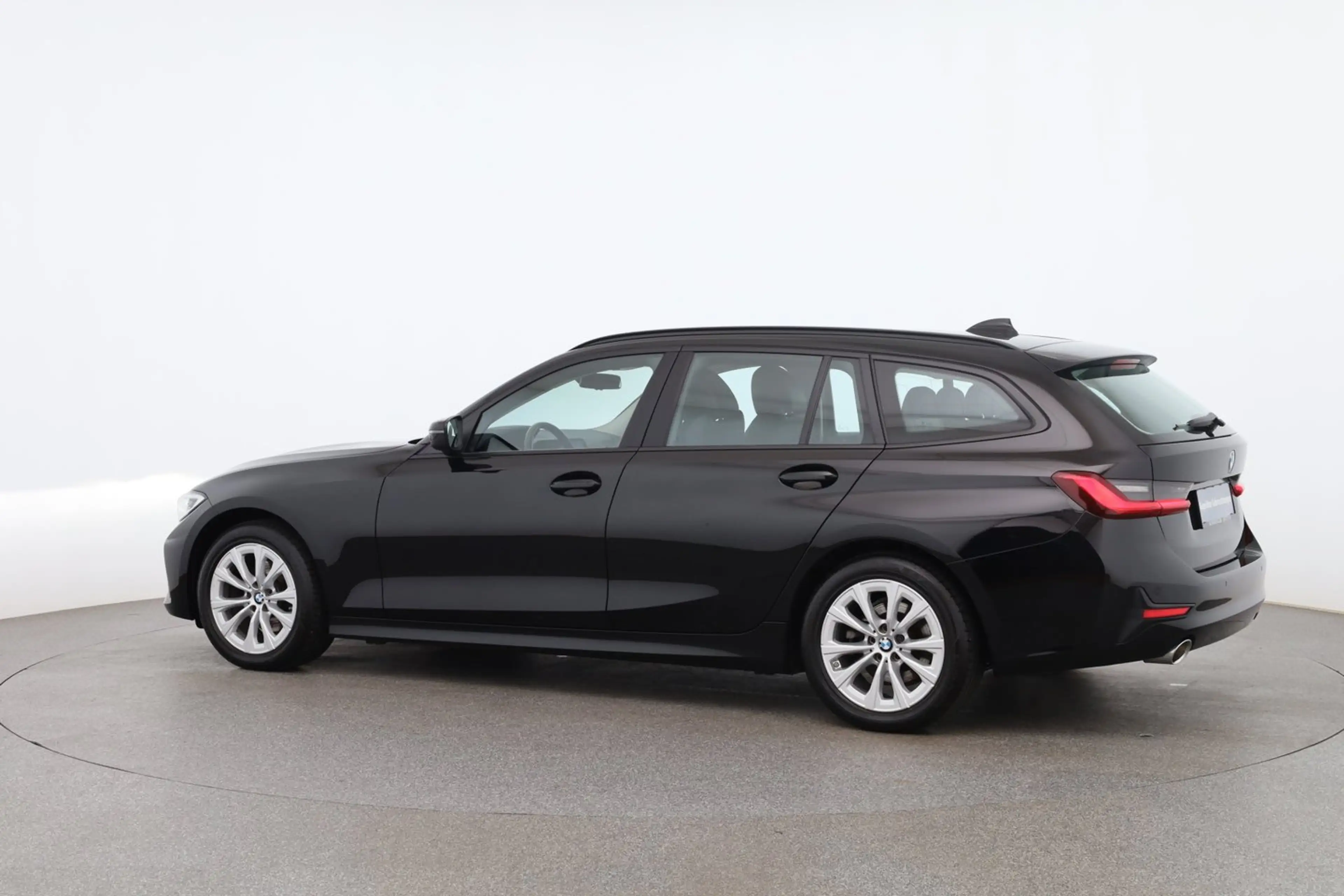 BMW 320 BMW 3 Touring 320 d xDrive Advantage — photo 3
