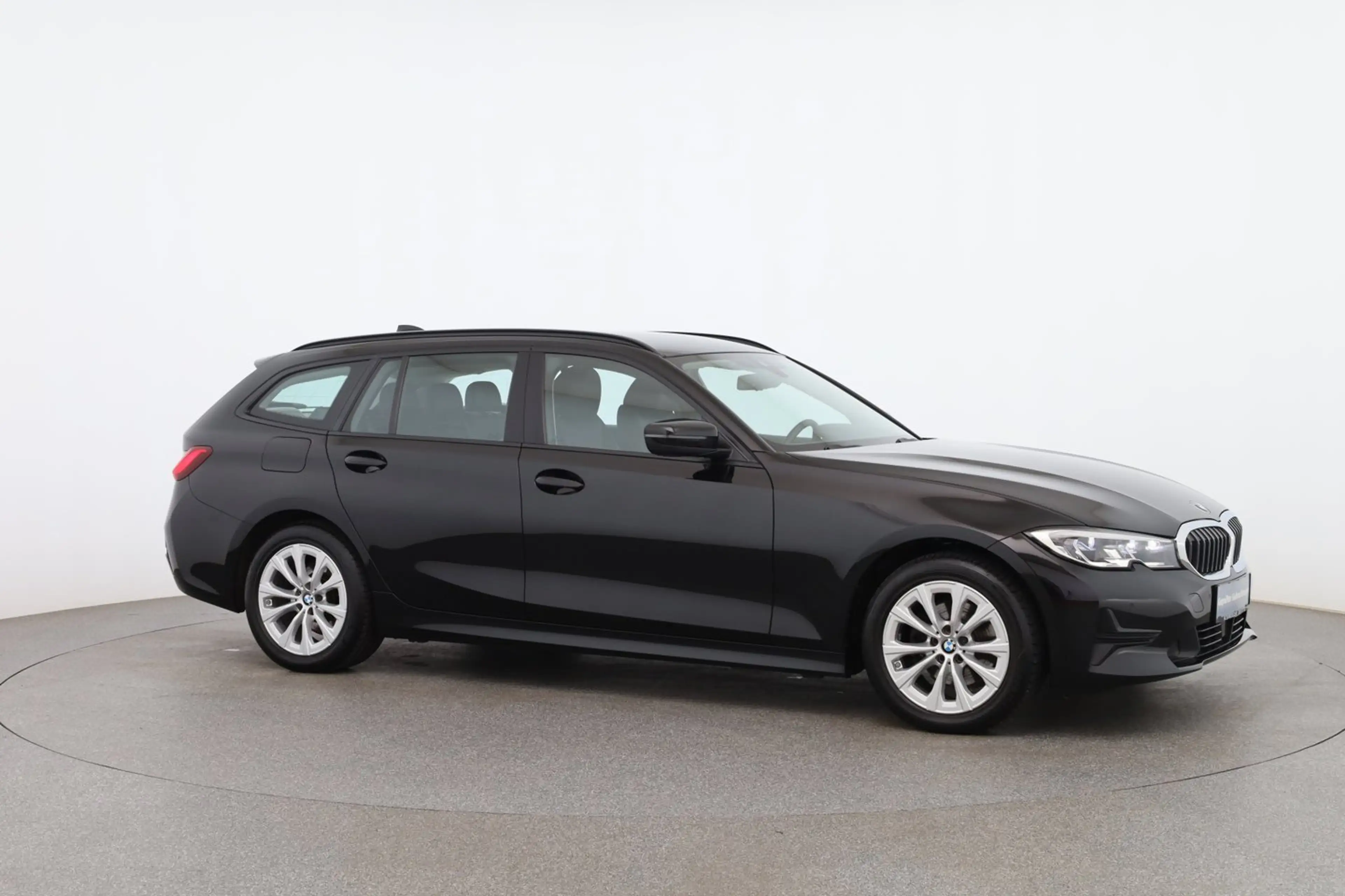 BMW 320 BMW 3 Touring 320 d xDrive Advantage — photo 7