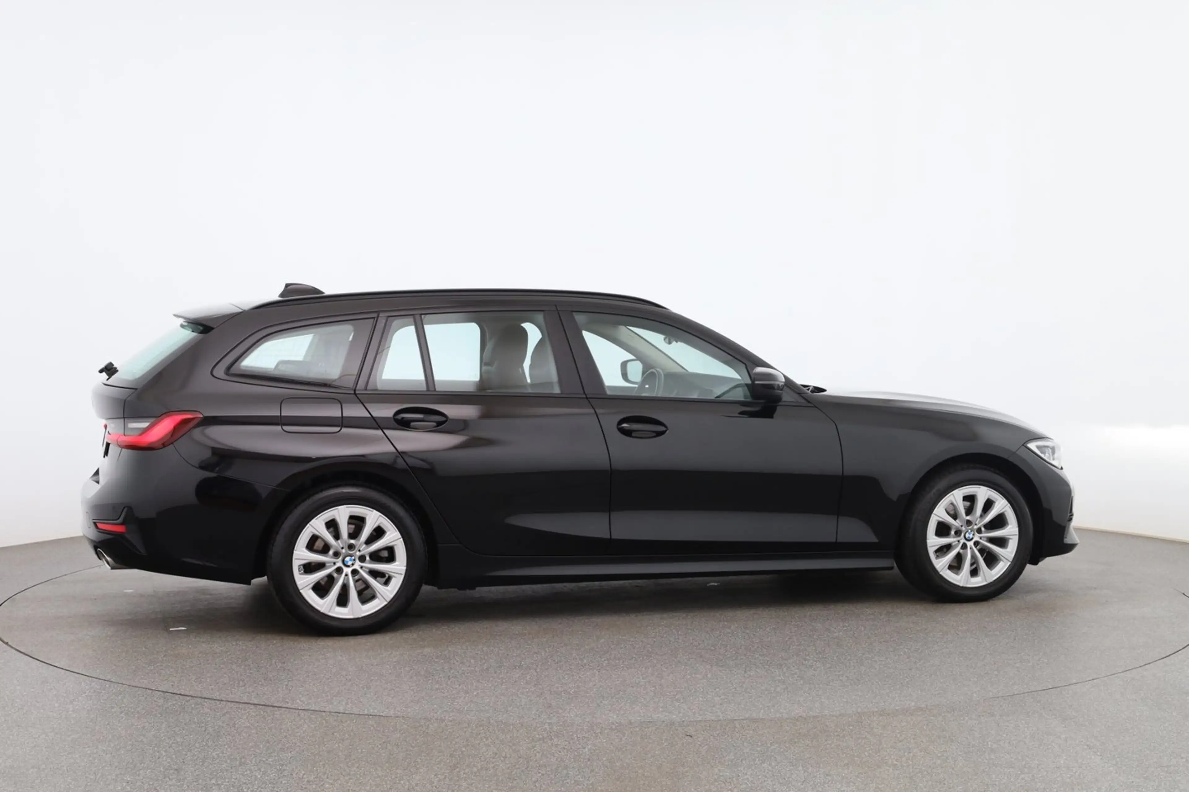 BMW 320 BMW 3 Touring 320 d xDrive Advantage — photo 6