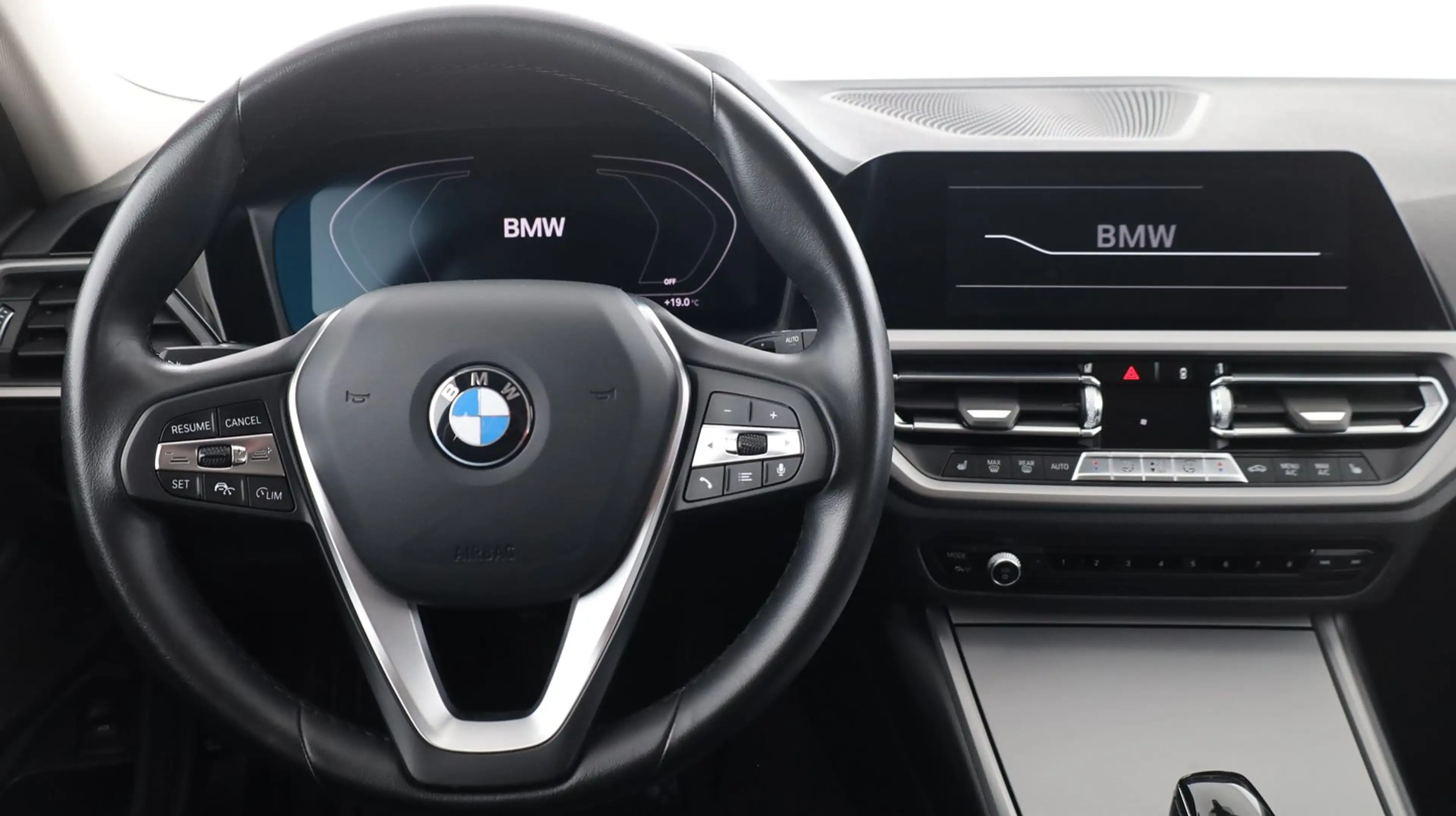 BMW 320 BMW 3 Touring 320 d xDrive Advantage — photo 13
