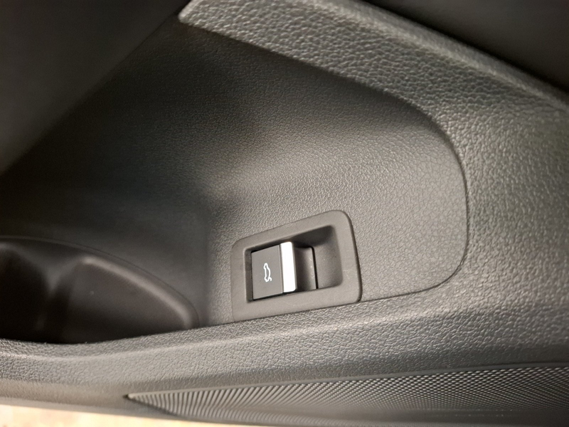 Audi A4 Limousine 40 TDI ACC Memory PDC LED SHZ — photo 22