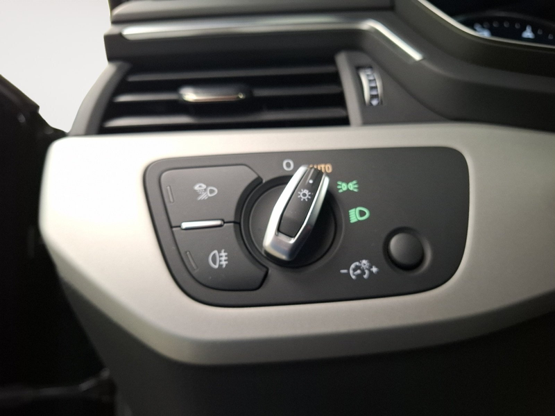 Audi A4 Limousine 40 TDI ACC Memory PDC LED SHZ — photo 19