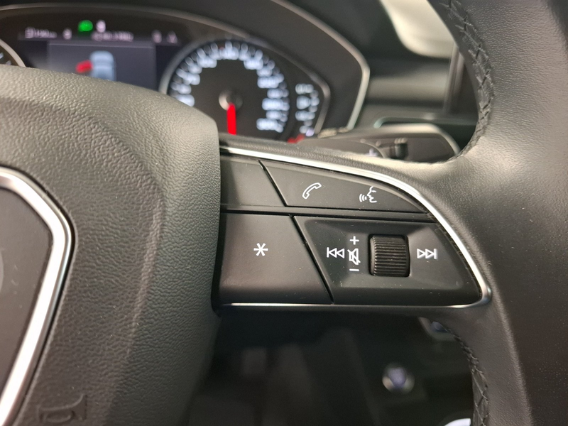 Audi A4 Limousine 40 TDI ACC Memory PDC LED SHZ — photo 17