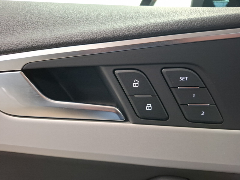 Audi A4 Limousine 40 TDI ACC Memory PDC LED SHZ — photo 20