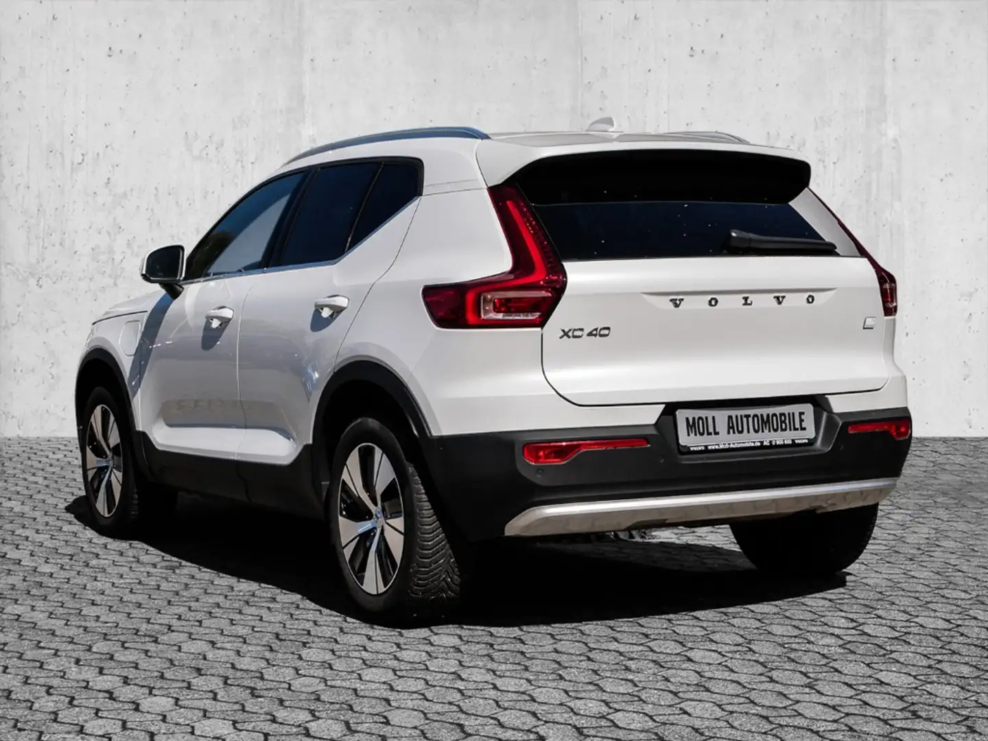 Volvo XC40 Plus Bright Recharge Plug-In Hybrid 2WD T4 Twin En Weiß - 2