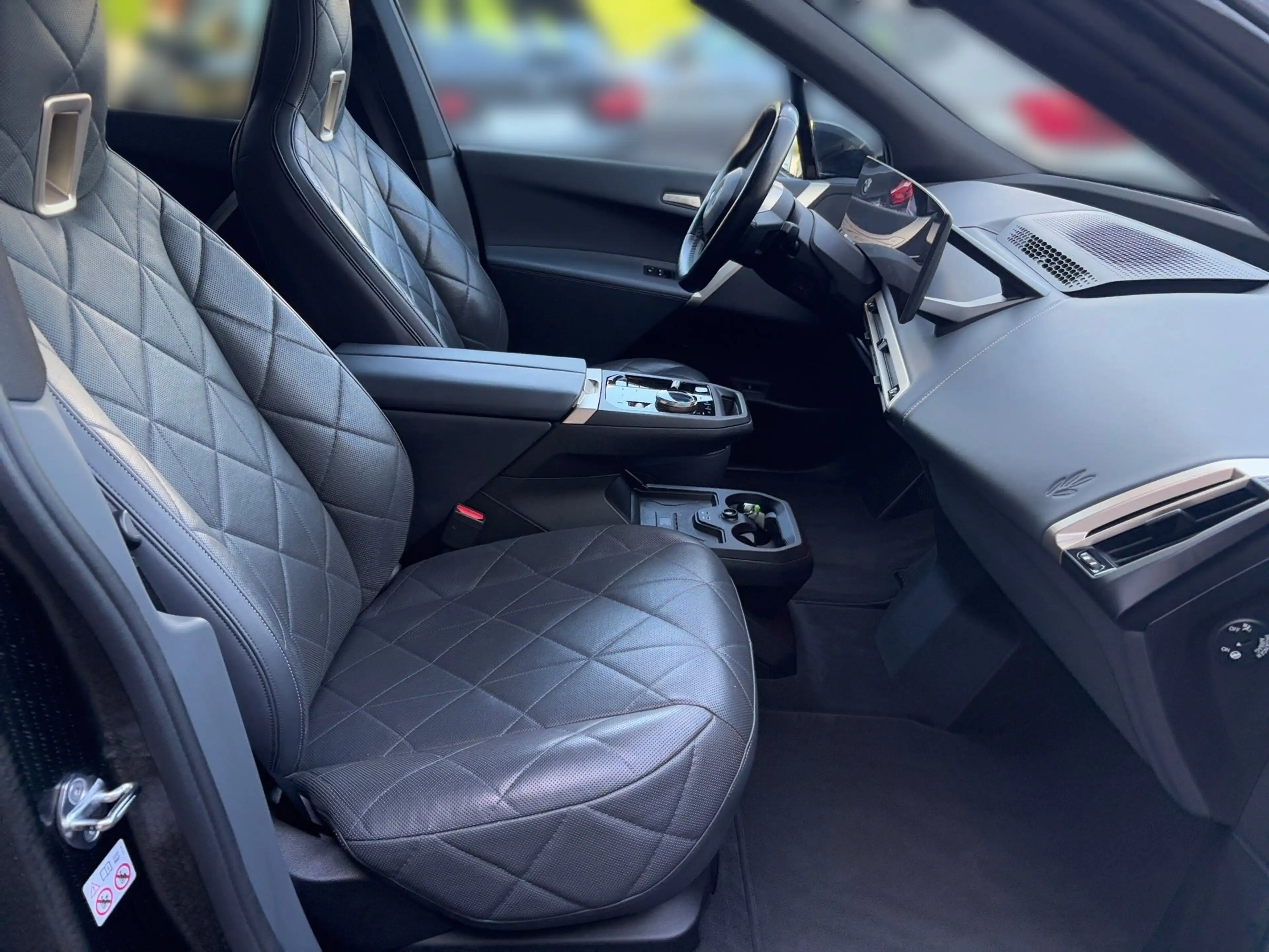 BMW iX xDrive40 — photo 6