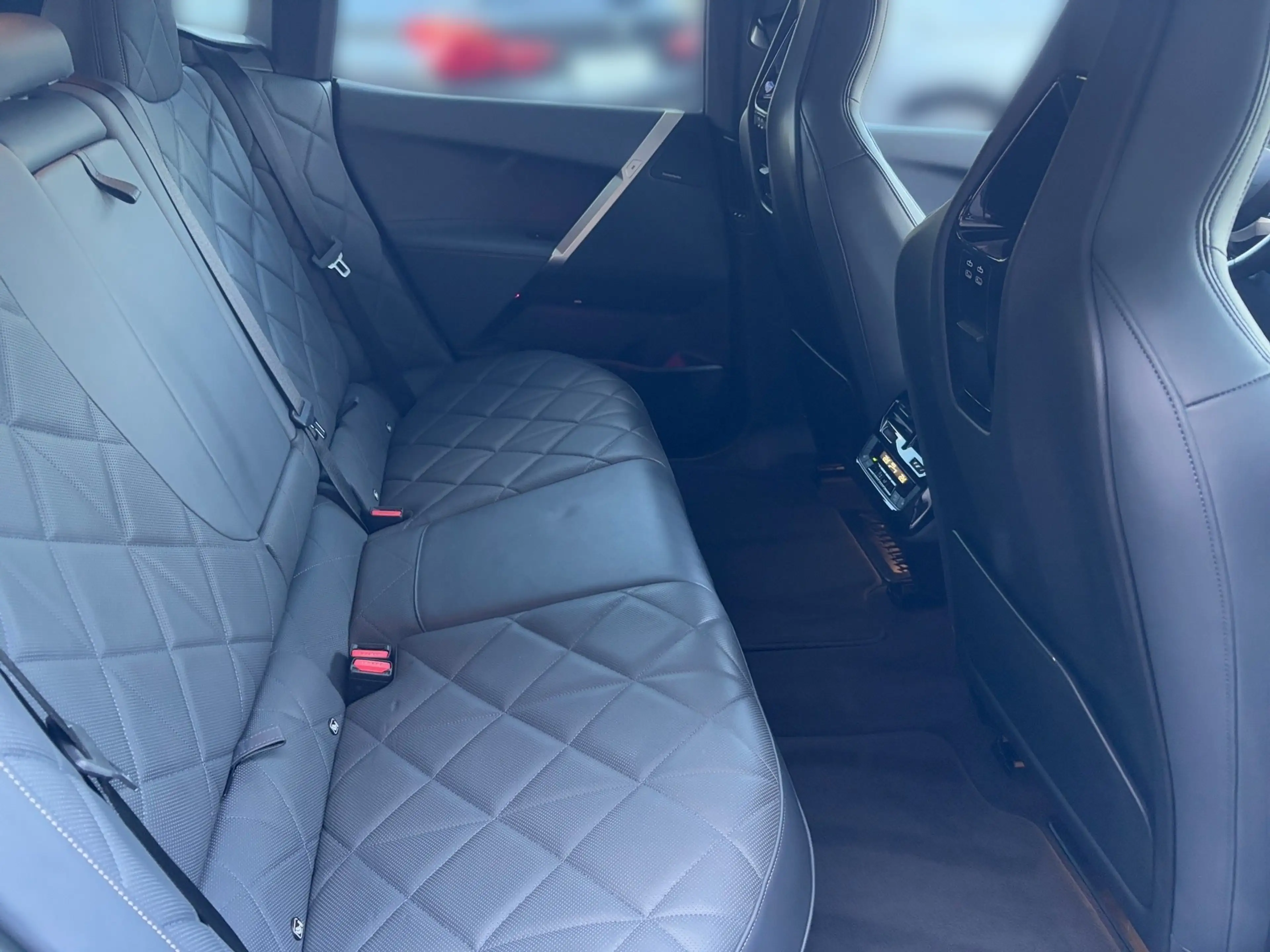BMW iX xDrive40 — photo 7
