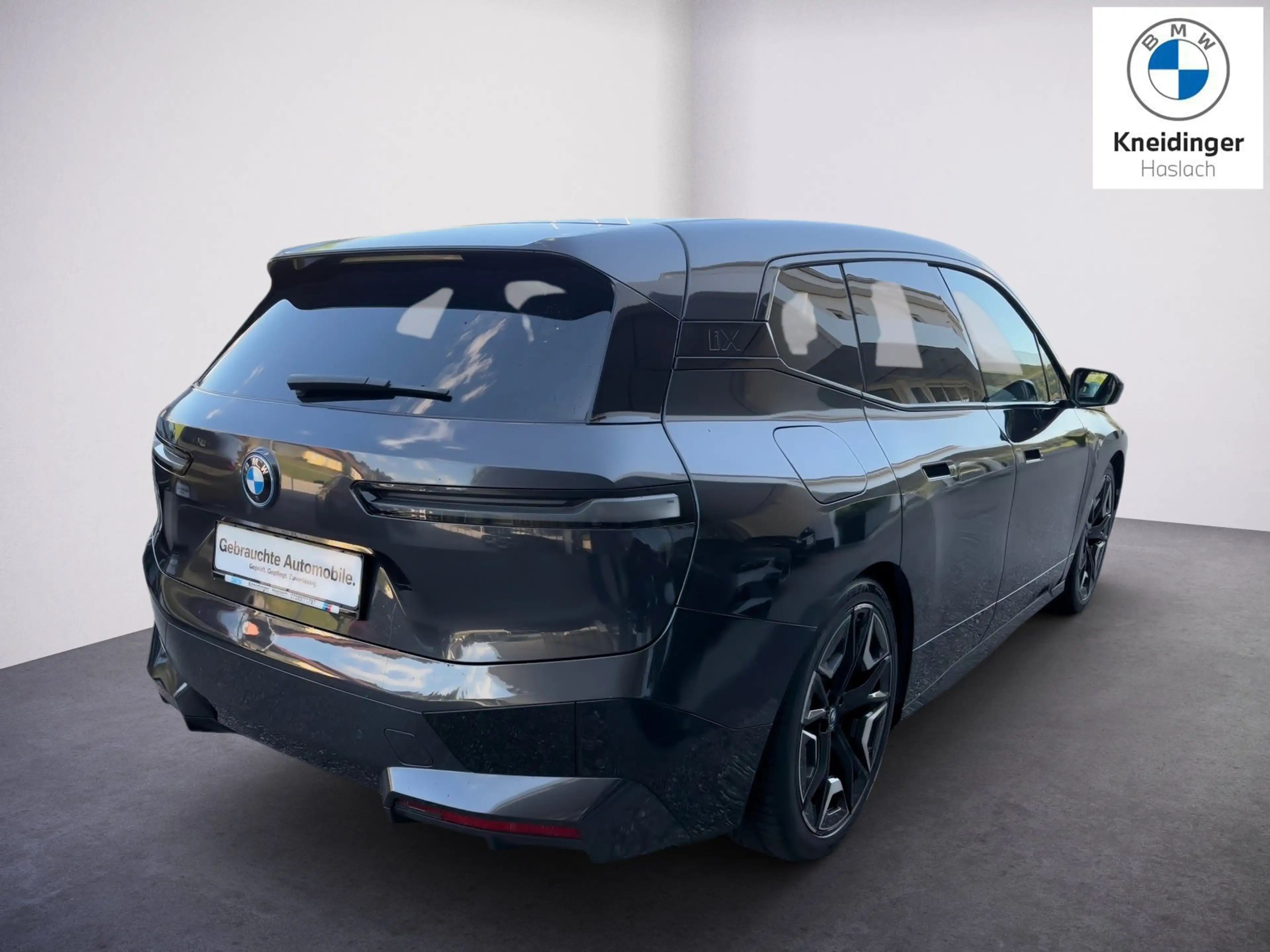 BMW iX xDrive40 — photo 4