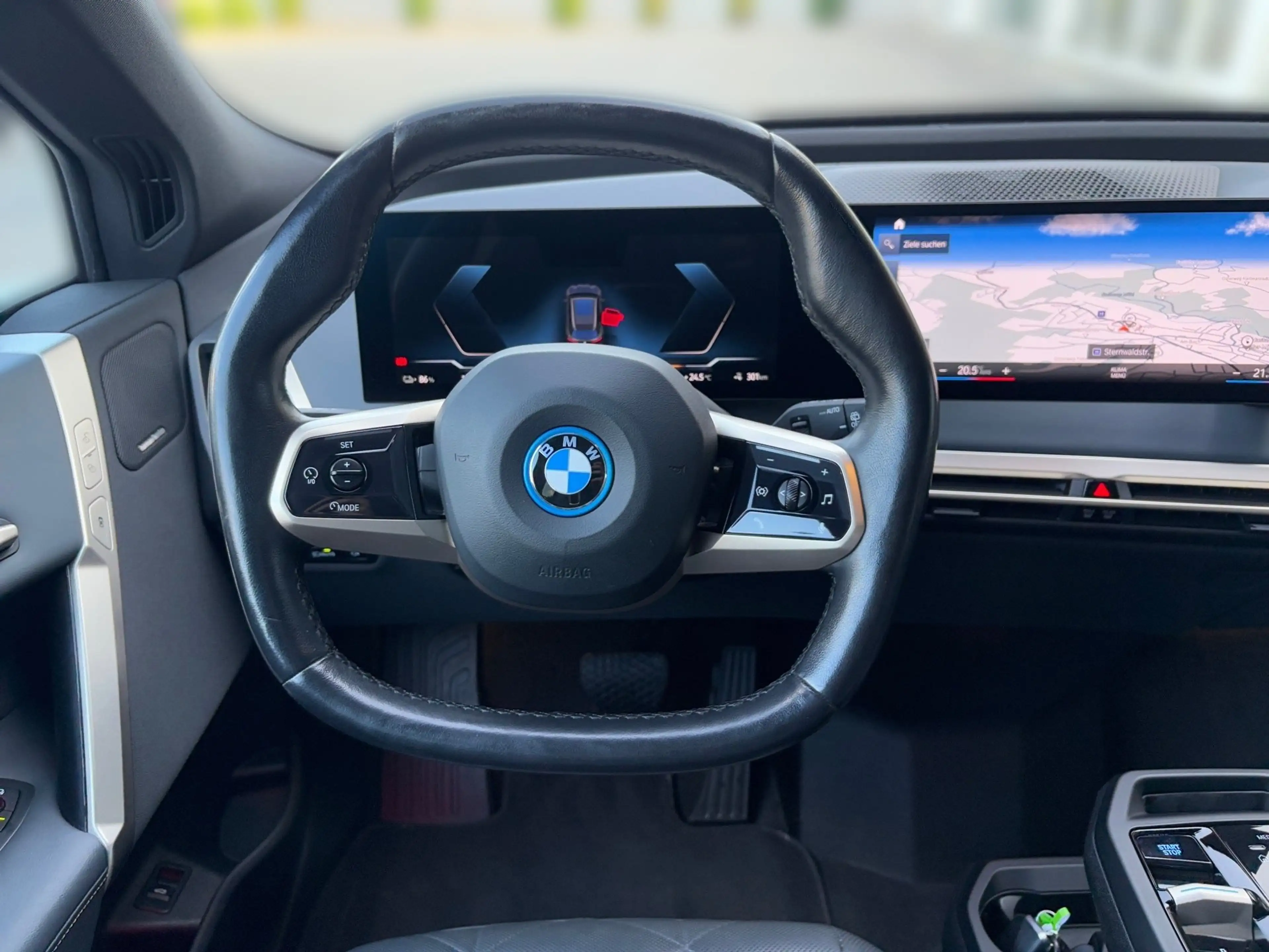 BMW iX xDrive40 — photo 9