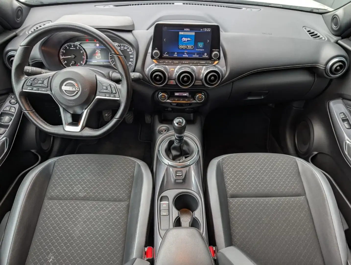 Nissan Juke 1.0 DIG-T N-Connecta | Dealer onderhouden | Apple Wit - 2