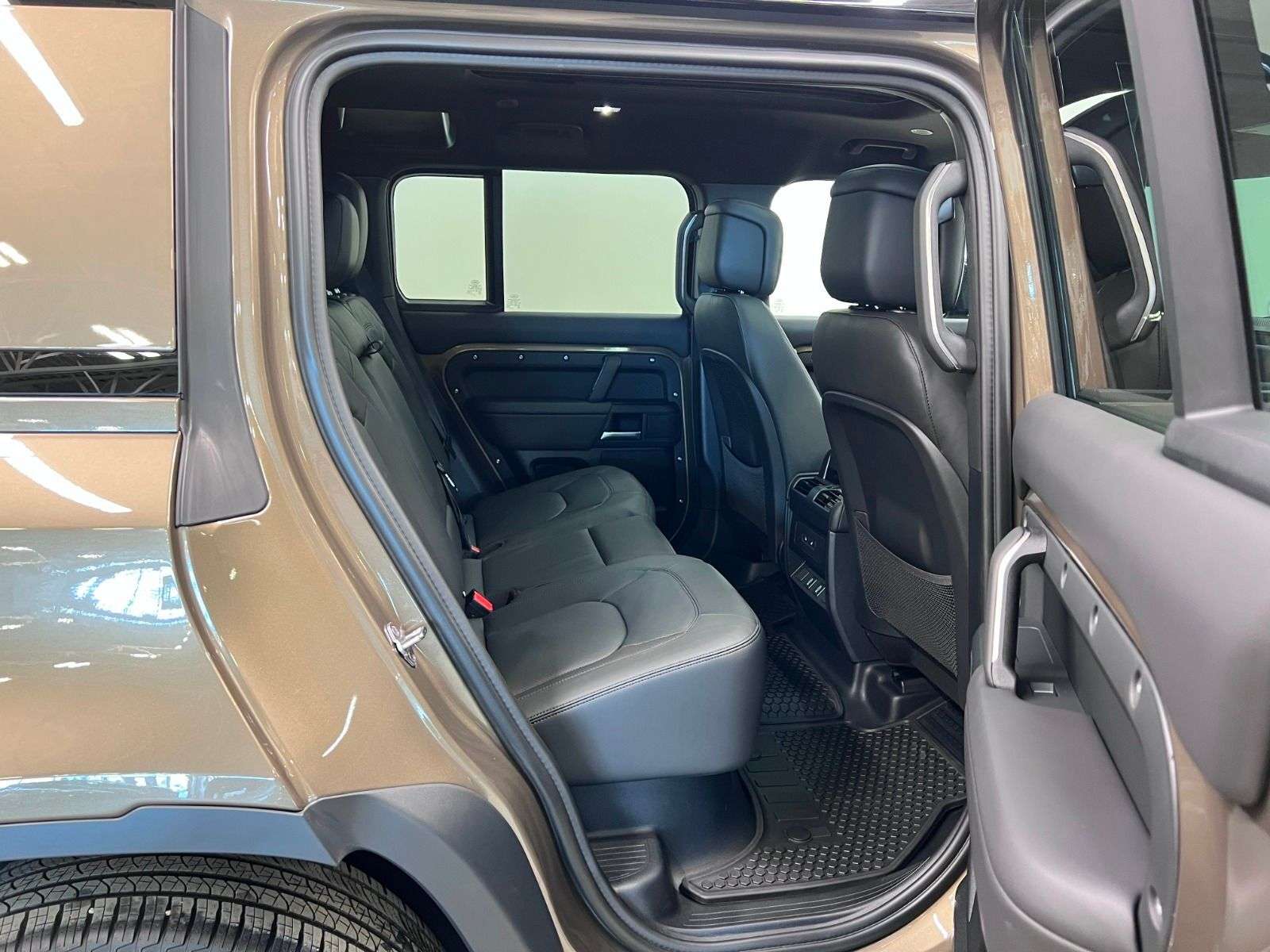 2026 Land Rover Defender 110 P400 X-DYNAMIC SE thumb 30