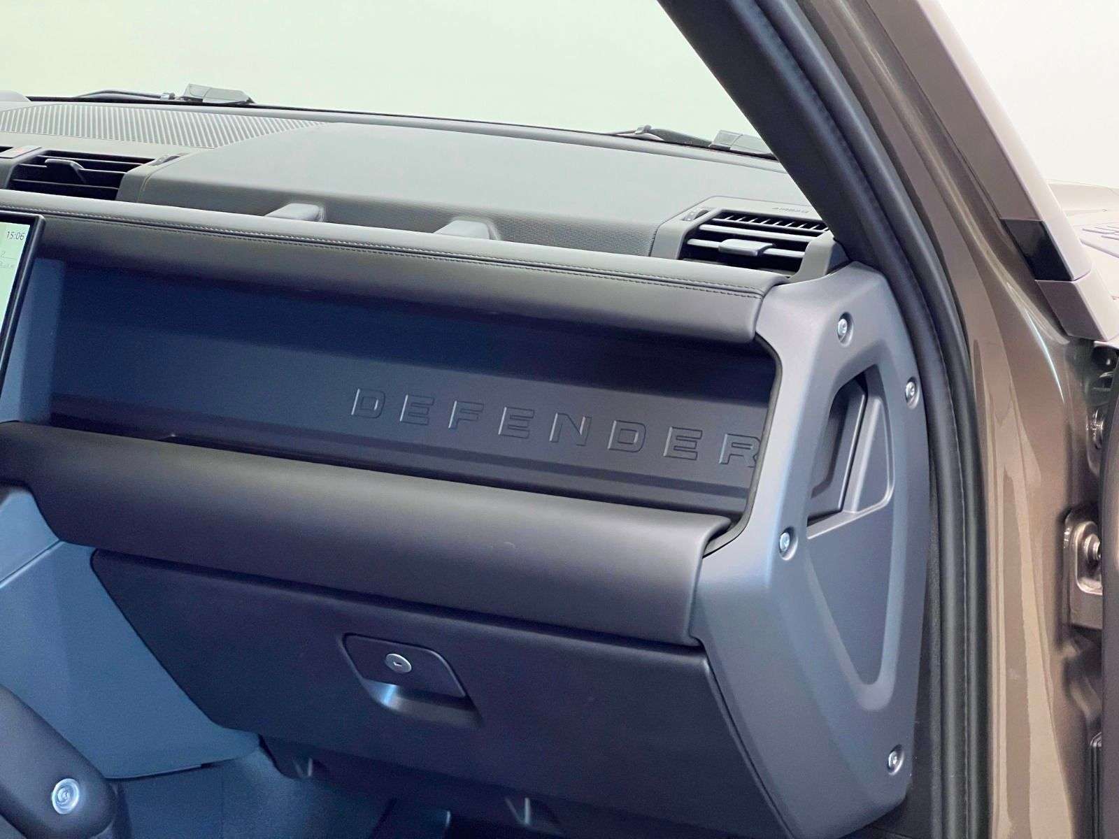 2026 Land Rover Defender 110 P400 X-DYNAMIC SE thumb 31