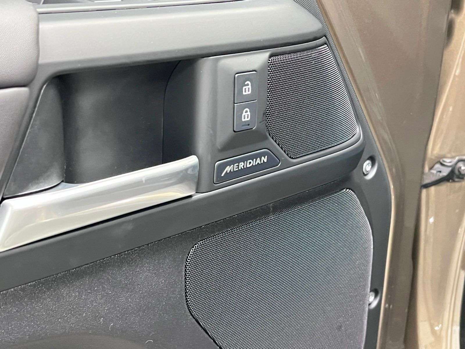 2026 Land Rover Defender 110 P400 X-DYNAMIC SE thumb 21
