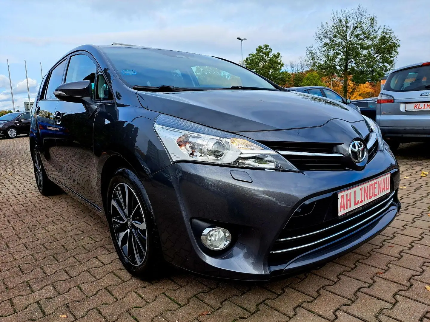 Toyota Verso Edition-S Grau - 2