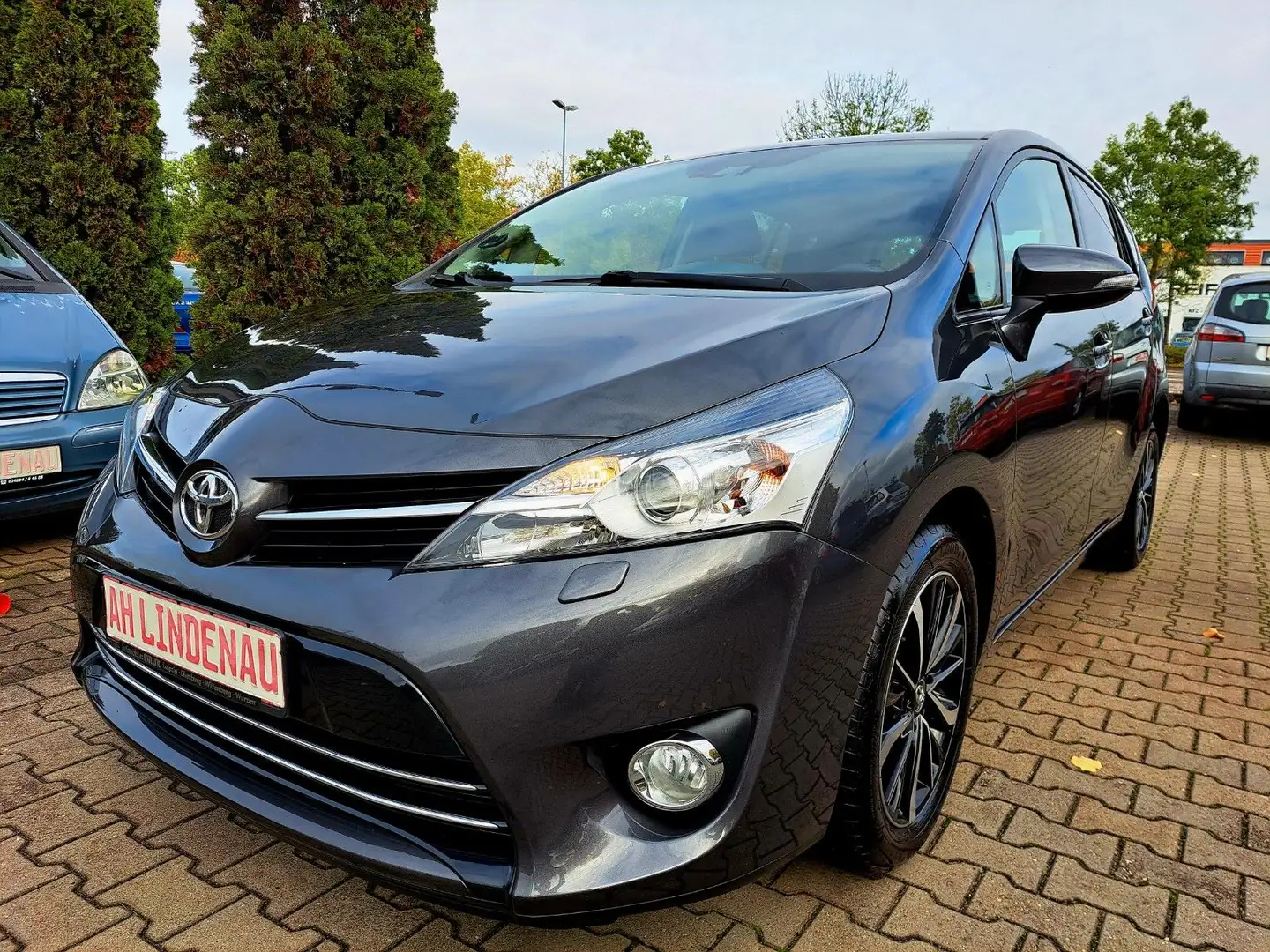 Toyota Verso Edition-S Grau - 1