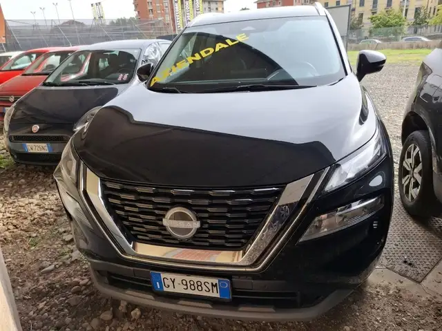Nissan X-Trail view 3
