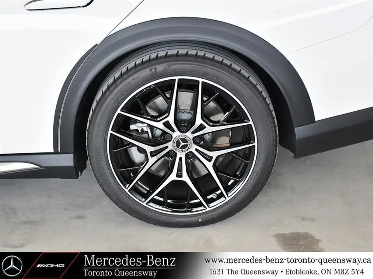Mercedes-Benz E-Class снимка Mercedes-Benz E-Class