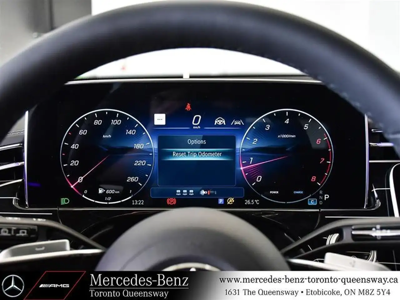 Mercedes-Benz E-Class снимка Mercedes-Benz E-Class
