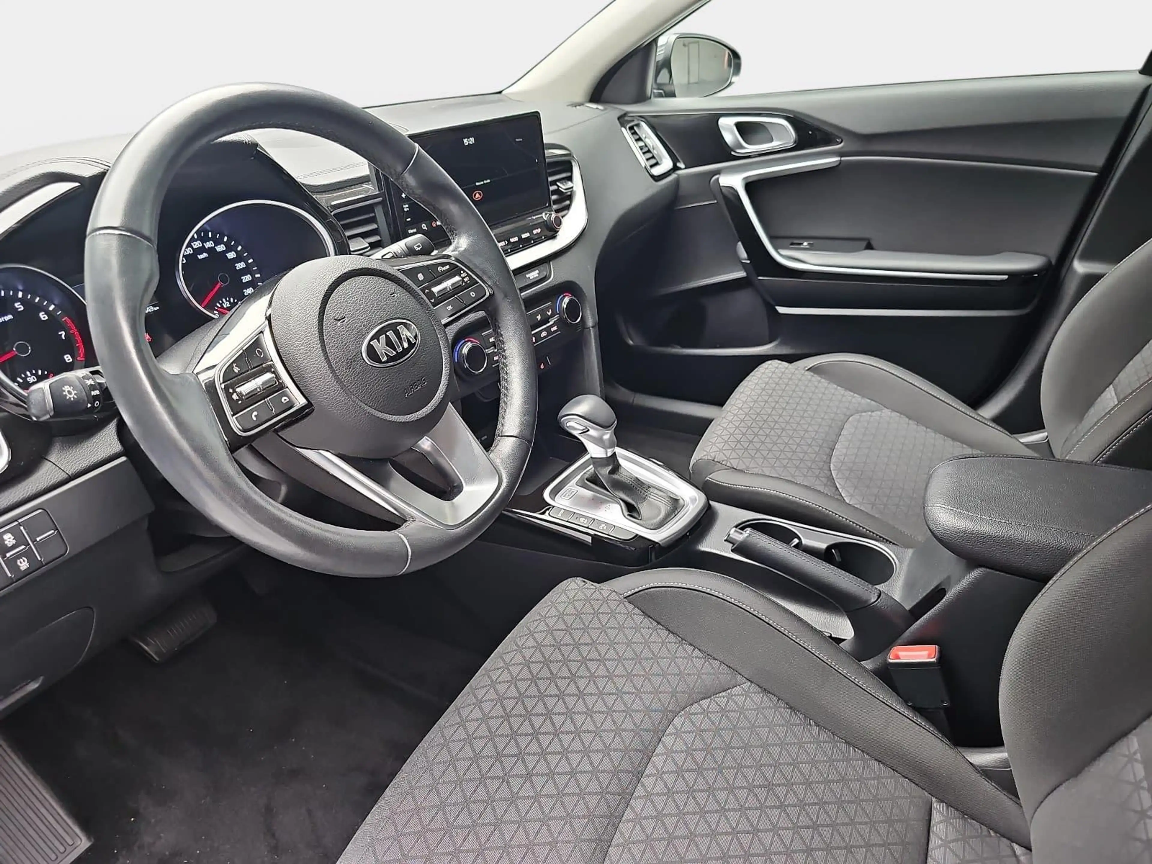 Kia Ceed SW / cee'd SW CEED SW 1.4 T-GDI DCT7 VISION MJ20 KOMFORT NAVI — photo 20