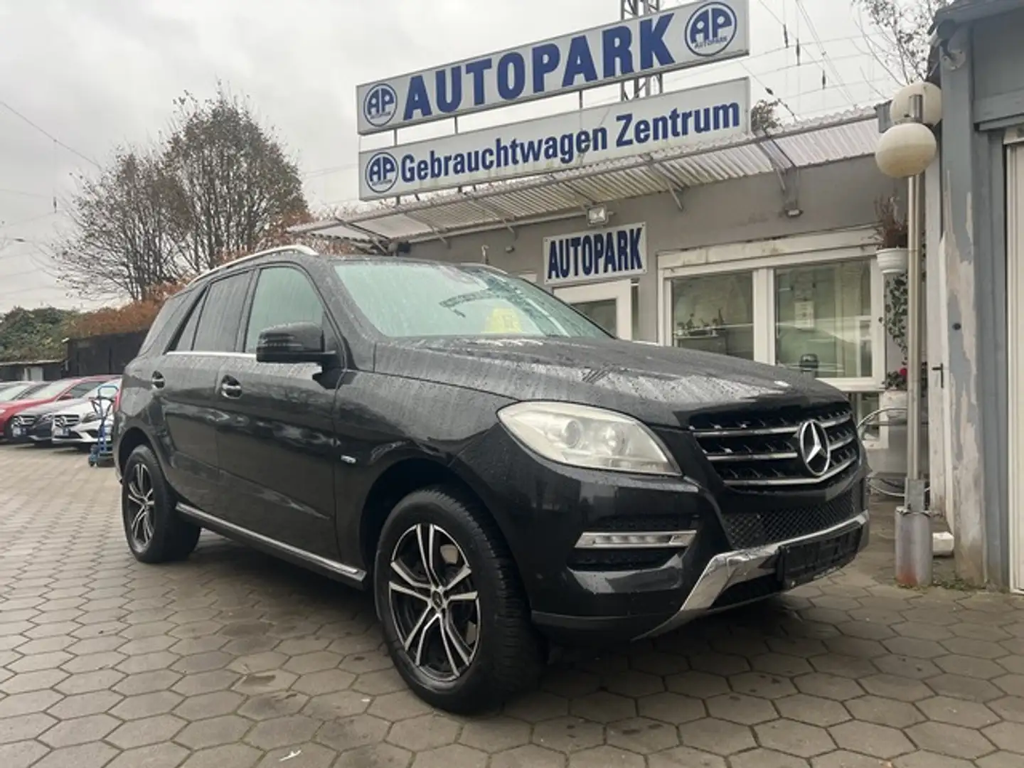 Mercedes-Benz ML 350 BlueTEC 4MATIC**Vollausstattung** Schwarz - 1