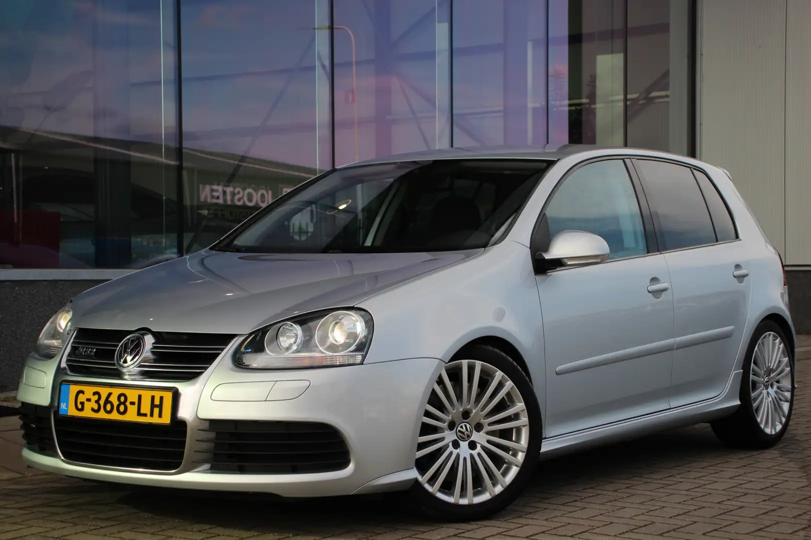 Volkswagen Golf 3.2 R32 | Navi | Xenon | DSG | 250PK | Youngtimer Grigio - 1