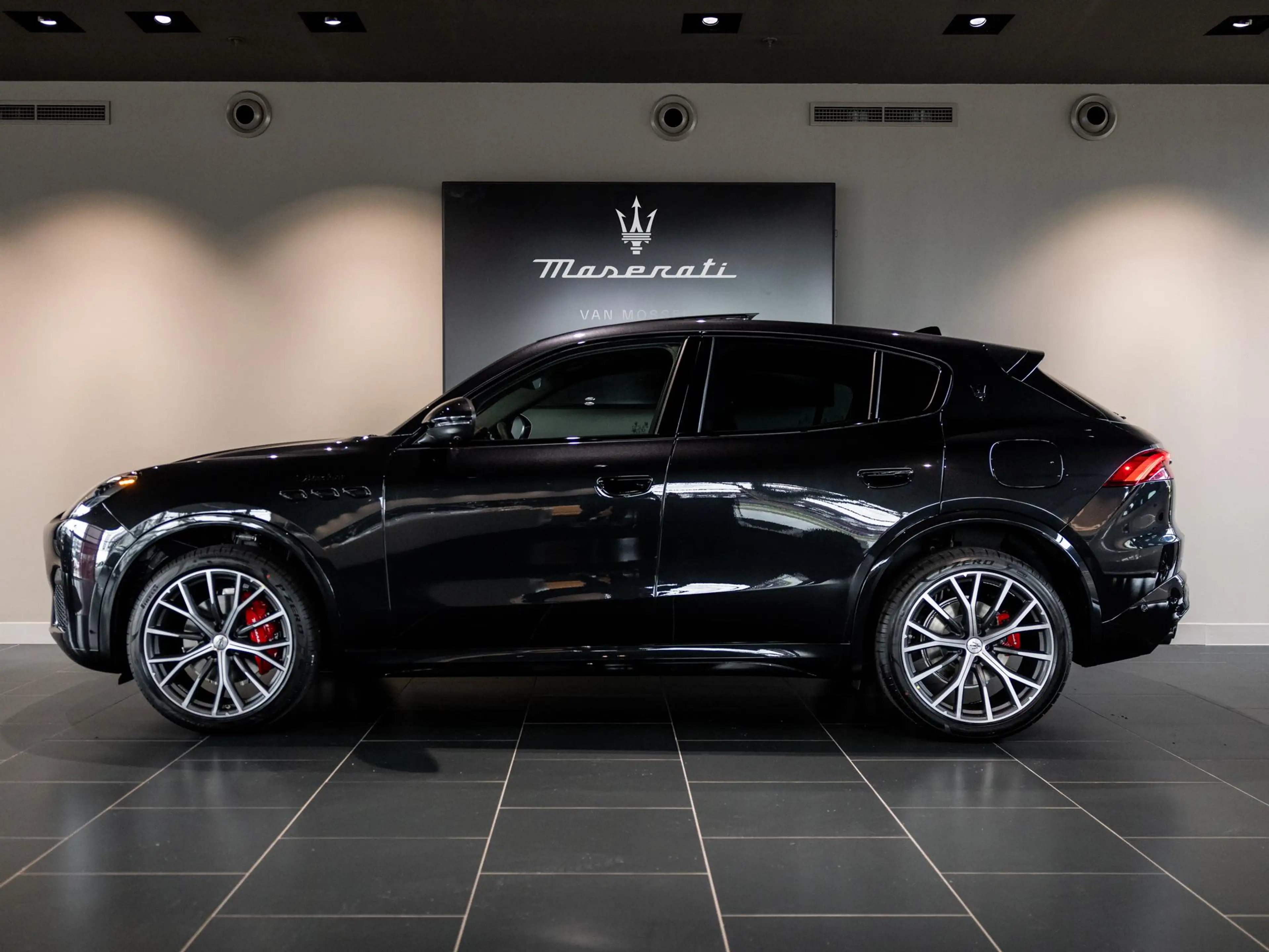 Maserati Grecale 2.0 MHEV Modena 330pk | Travel Package | Climate P — photo 3