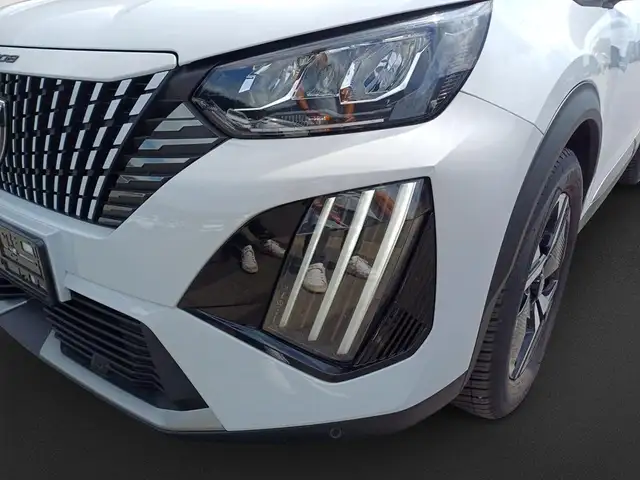 Peugeot 2008 view 9