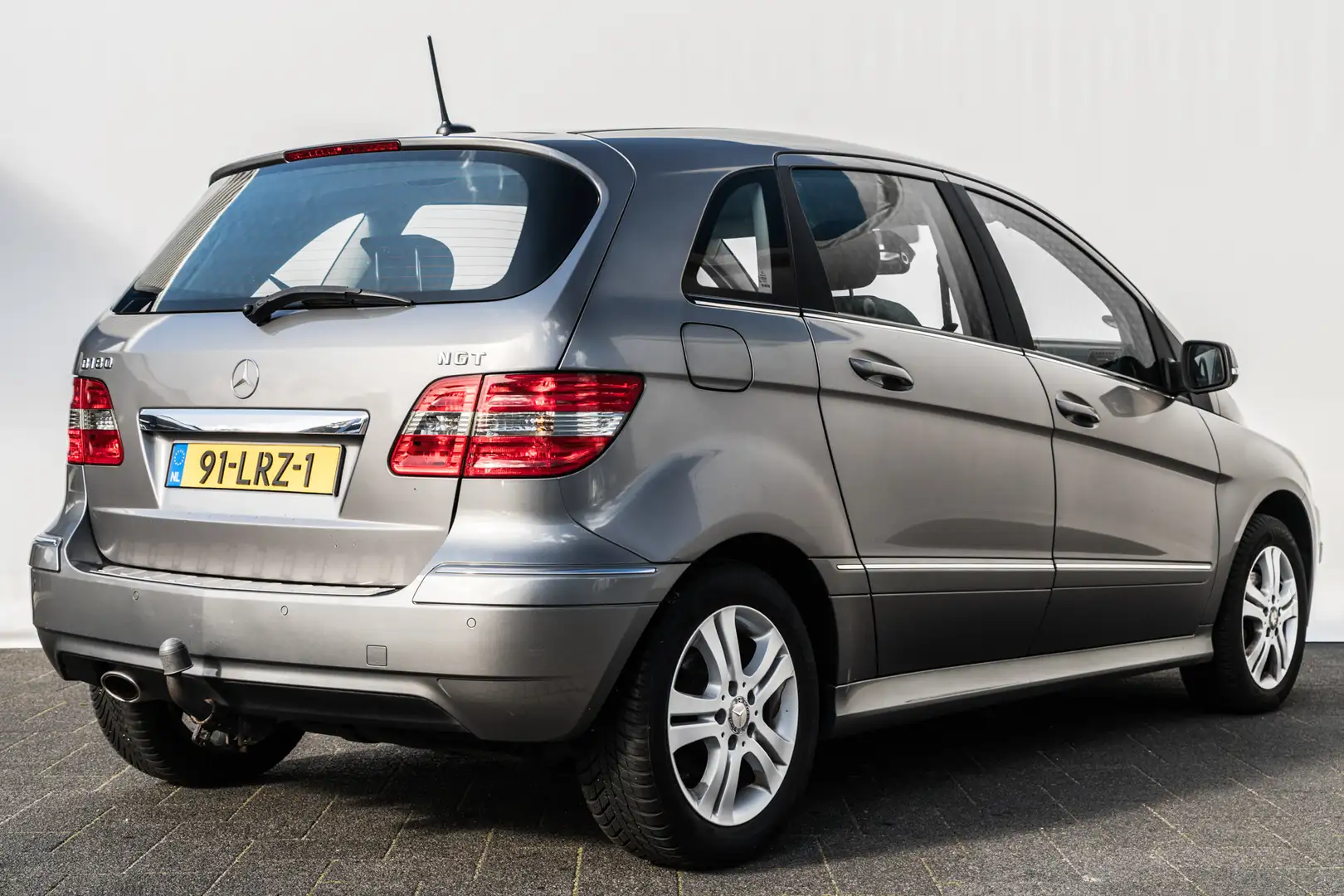 Mercedes-Benz B 180 NGT BlueEFFICIENCY Business Class Airco | Trekhaak Grijs - 2