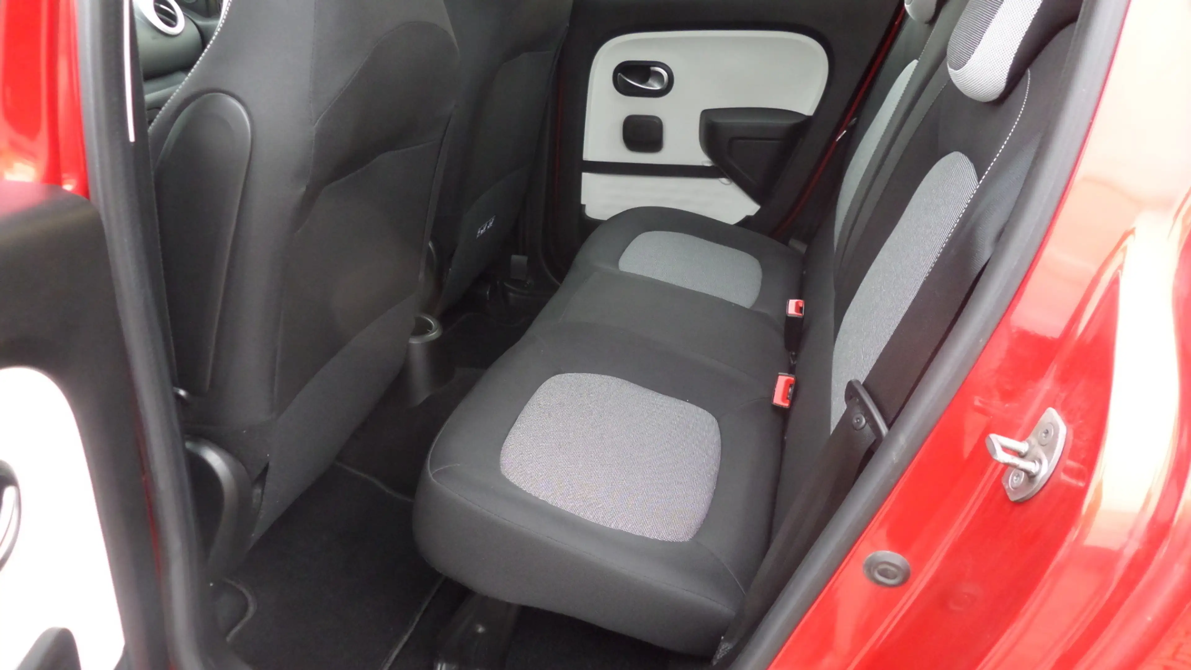 Renault Twingo LIMITED SCe 75 PS mit Klang & Klimapaket Klimaanlage Bluetooth Freisprechanlage — photo 14