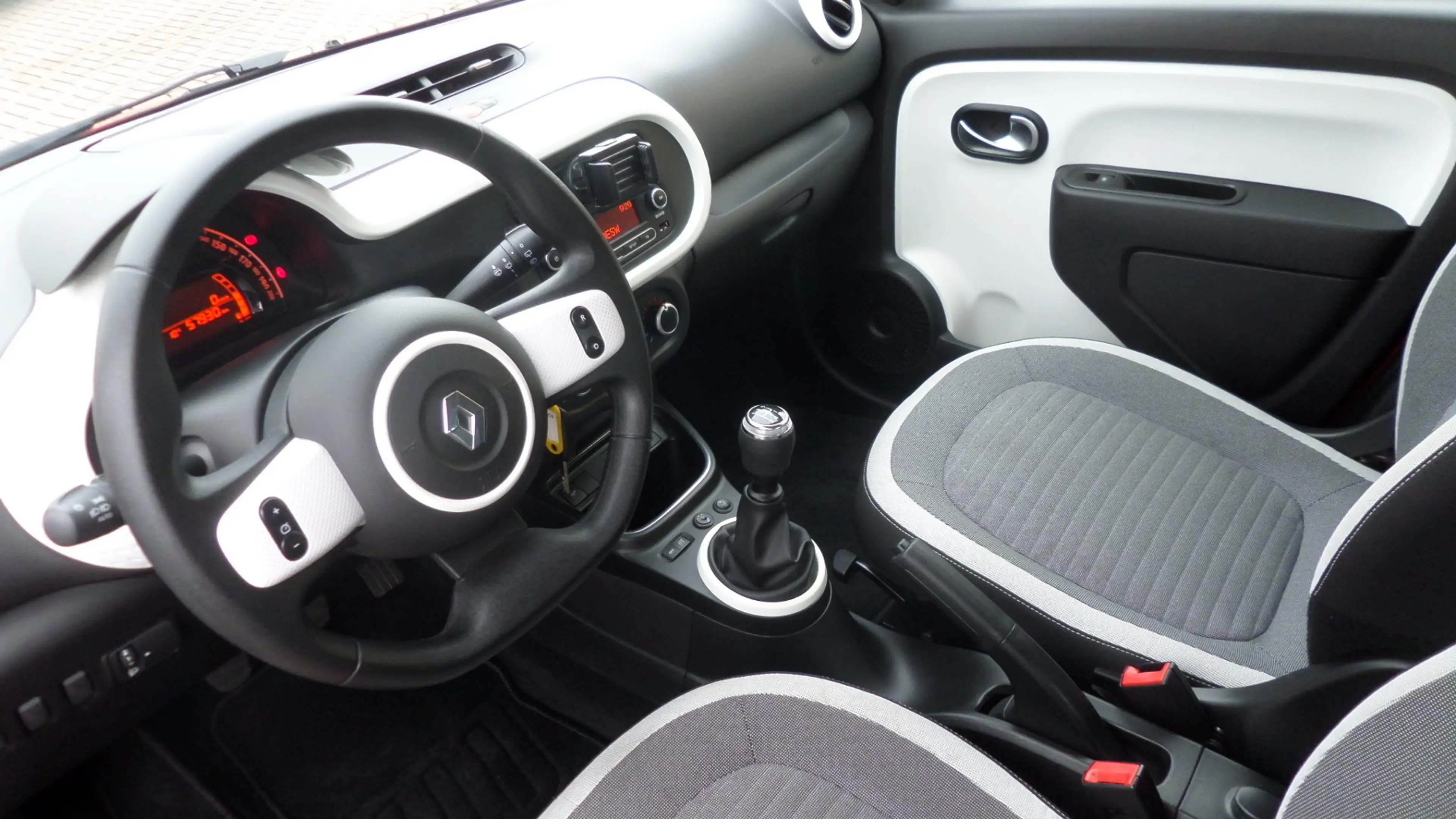 Renault Twingo LIMITED SCe 75 PS mit Klang & Klimapaket Klimaanlage Bluetooth Freisprechanlage — photo 7