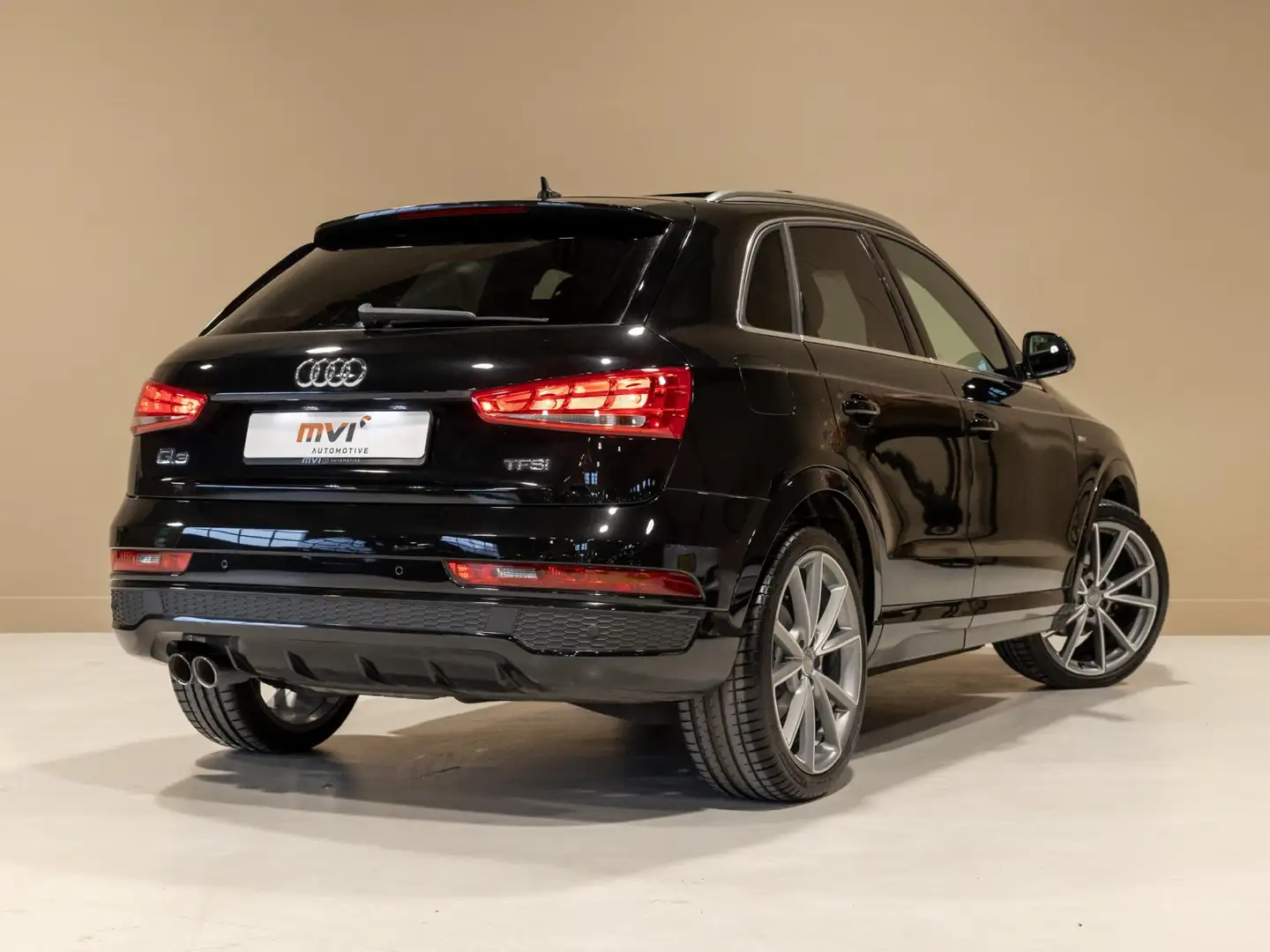 Audi Q3 1.4 TFSI CoD 2x S-Line / Panorama dak / Navigatie Schwarz - 2