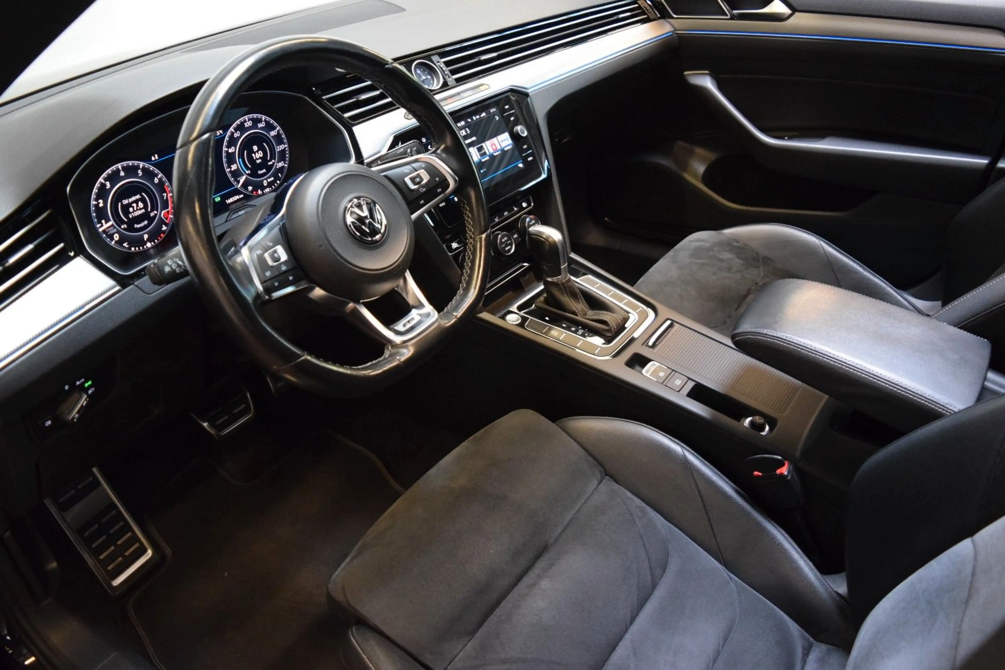 Volkswagen Arteon R-Line (Pano, VirtualC, ACC, Massage...) — photo 10