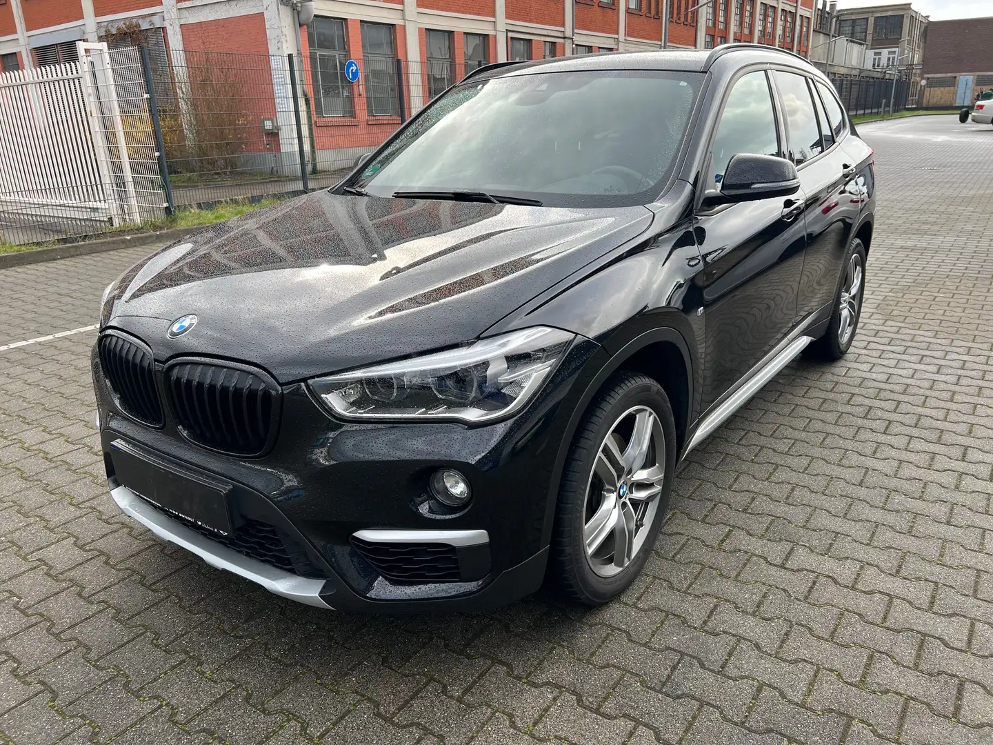 BMW X1 sDrive 18 i xLine (F48)  M Paket Noir - 1