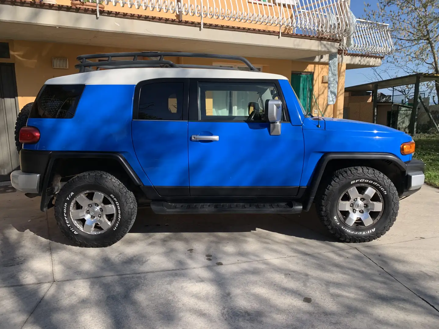 Toyota FJ Cruiser - 1